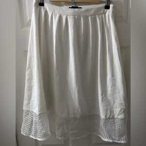 Elegant White Skirt with Mesh Hem Women’s Size 8